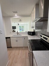 96 Mathews Dr in Hilton Head Island, SC - Building Photo - Building Photo