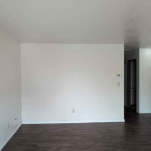 231 Hawthorne St in Sutherlin, OR - Building Photo - Building Photo