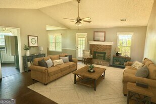 211 Lucas Way in Statham, GA - Building Photo