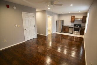 1306 E 11th St-Unit -8 in Tulsa, OK - Foto de edificio - Building Photo