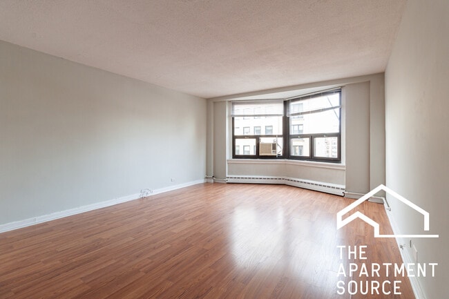 445 W Wellington Ave in Chicago, IL - Foto de edificio - Building Photo