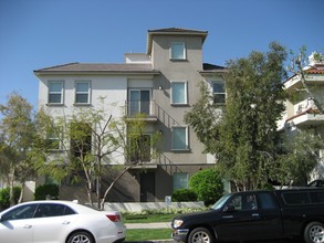 3427 Mentone Ave in Los Angeles, CA - Building Photo - Building Photo