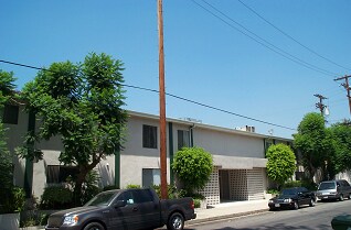 4749 Denny Ave in North Hollywood, CA - Foto de edificio - Building Photo