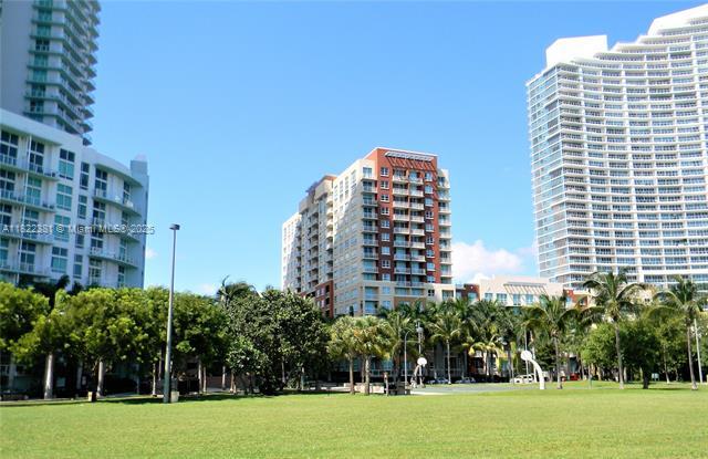 2000 N Bayshore Dr, Unit 617 in Miami, FL - Building Photo - Building Photo