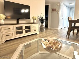 200 Forest Lakes Blvd in Naples, FL - Building Photo