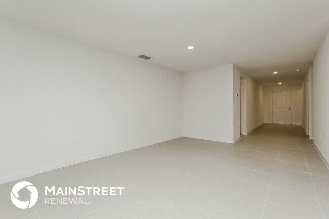 35681 Rose Moss Ave in Leesburg, FL - Foto de edificio - Building Photo