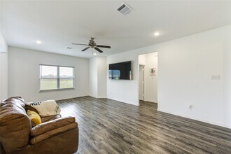 1088 Rd 5102 in Cleveland, TX - Building Photo - Building Photo