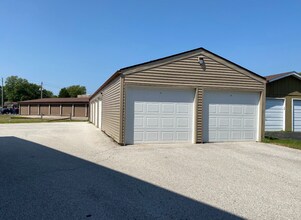 1106 8th St Ct in Silvis, IL - Building Photo - Building Photo