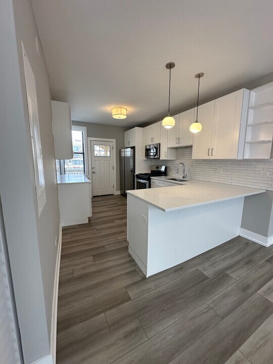 3943 N Janssen Ave, Unit 2BD in Chicago, IL - Building Photo