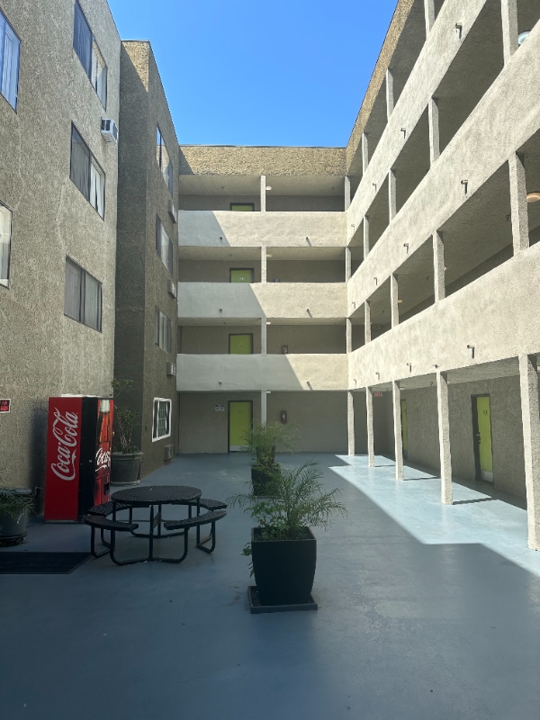 5811 Tujunga Ave-Unit -216 in Los Angeles, CA - Building Photo - Building Photo