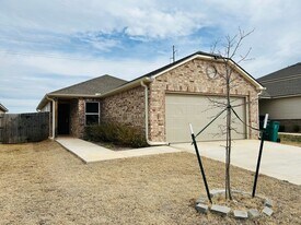 11804 Krew Wy in Yukon, OK - Building Photo