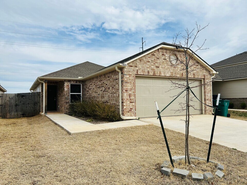 11804 Krew Wy in Yukon, OK - Building Photo