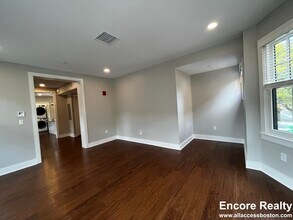 384 Harvard St in Cambridge, MA - Building Photo - Building Photo