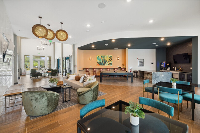 Ascend at Woodlands in Pace, FL - Foto de edificio - Building Photo