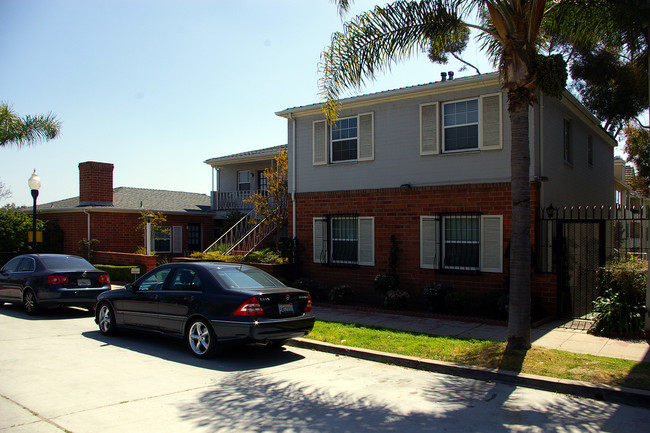 935-949 E Date St in San Diego, CA - Foto de edificio - Building Photo