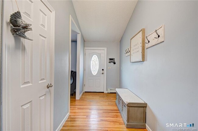 96 Cornflower Dr in Milford, CT - Building Photo - Building Photo