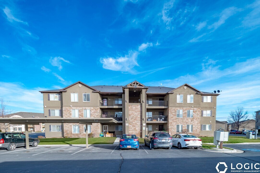 3585 Rock Creek Rd in Lehi, UT - Building Photo