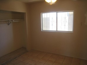 404 W Van Buren Ave in Las Vegas, NV - Building Photo - Interior Photo