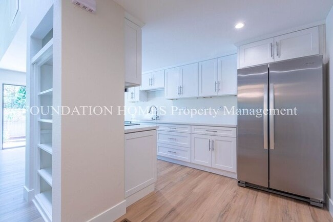 74 Windstone Dr in San Rafael, CA - Building Photo - Building Photo