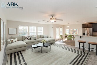 1091 Autumns Wood Cir E in Brunswick, GA - Building Photo - Building Photo