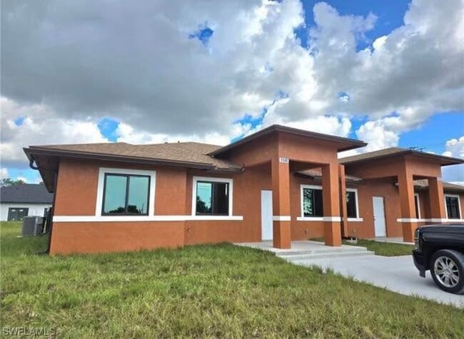 1147 Gilbert Ave S in Lehigh Acres, FL - Building Photo - Building Photo