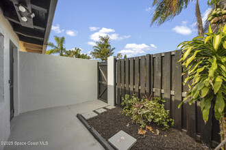 111 Columbia Dr in Cape Canaveral, FL - Building Photo - Building Photo