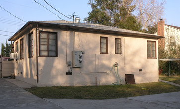 826-838 Carmelita Ave in Sacramento, CA - Foto de edificio - Building Photo