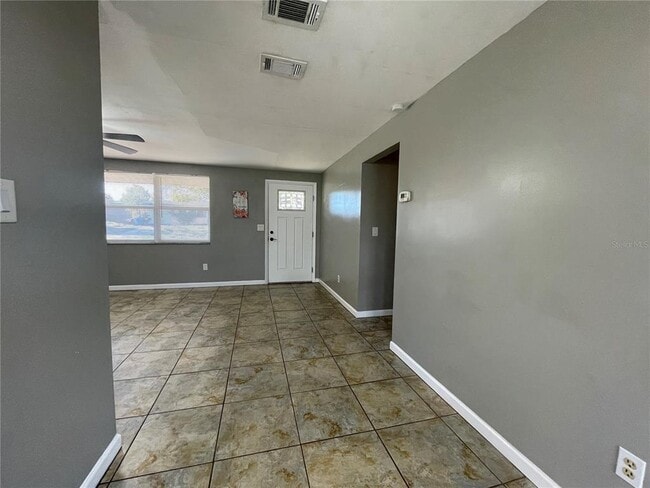 10043 Hayes St in Spring Hill, FL - Building Photo - Building Photo
