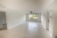 13850 Oneida Dr, Unit C1 in Delray Beach, FL - Foto de edificio - Building Photo