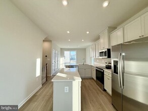 9366 Tanfield Dr in Fredericksburg, VA - Foto de edificio - Building Photo