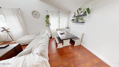 5123 Longfellow Way, Unit 5123 Longfellow Way in Oxnard, CA - Foto de edificio - Building Photo