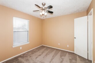 14815 Oak Pines Dr in Houston, TX - Building Photo - Building Photo