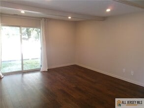 23 Deerberry Ln in Monmouth Junction, NJ - Building Photo - Building Photo