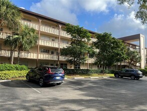 3102 Portofino Point in Coconut Creek, FL - Building Photo - Building Photo