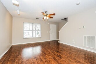 2860 Paddle Wheel Dr in Nashville, TN - Foto de edificio - Building Photo