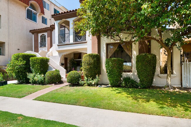 8641 W Olympic Blvd in Los Angeles, CA - Building Photo - Building Photo