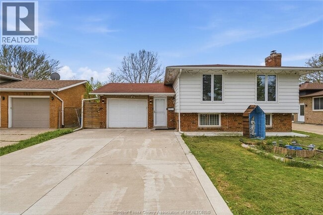 property at 2989 Regis Ave
