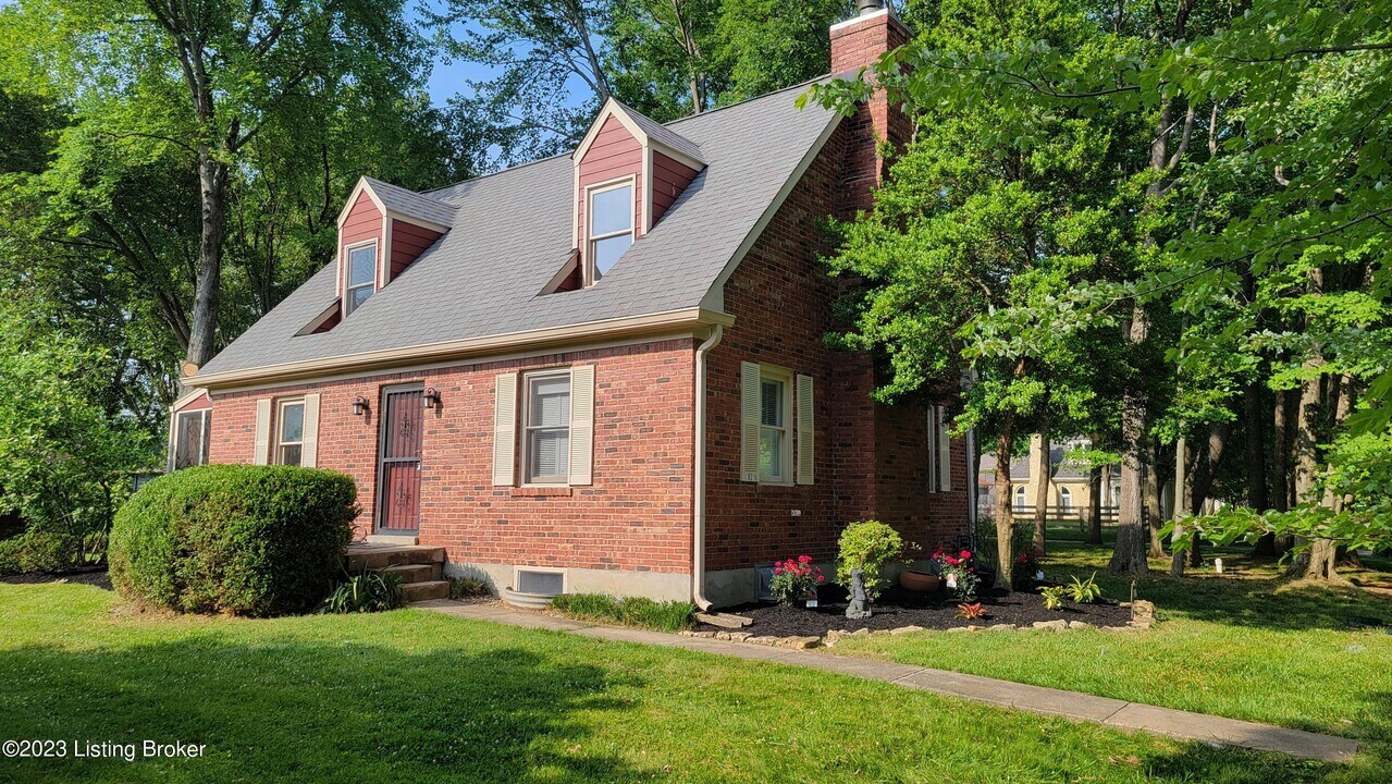 10315 Amberwell Park Rd in Louisville, KY - Building Photo