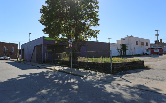 3954 Central St in Kansas City, MO - Foto de edificio - Building Photo