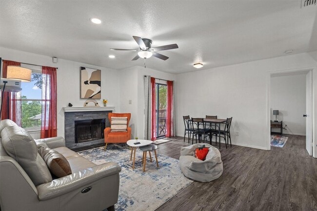 4500 E Oltorf St in Austin, TX - Foto de edificio - Building Photo