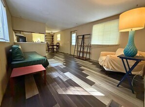 1923 Sika Deer Dr in Tallahassee, FL - Building Photo - Building Photo