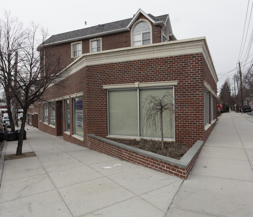 60-40 82nd St in Middle Village, NY - Building Photo