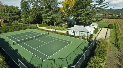 555 Zinfandel Ln in St Helena, CA - Building Photo - Building Photo