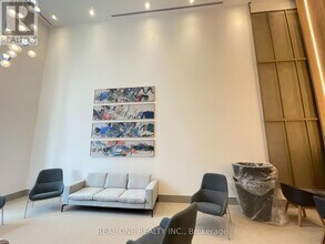 430 Square One Dr in Mississauga, ON - Building Photo - Building Photo