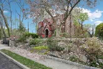 375 Hawthorne Terrace in Mount Vernon, NY - Building Photo - Building Photo