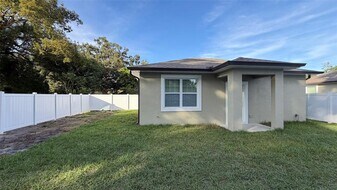 708 S Thacker Ave in Kissimmee, FL - Building Photo