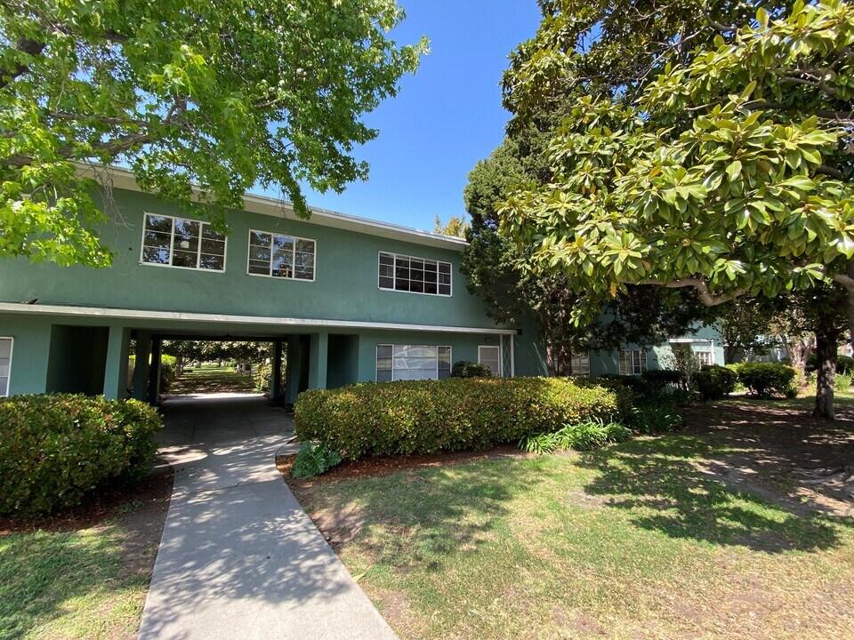 5414 Village Grn, Unit 5414 Village Green in Los Angeles, CA - Foto de edificio