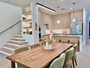 300 SW 7th St, Unit 9-912 in Fort Lauderdale, FL - Building Photo - Building Photo