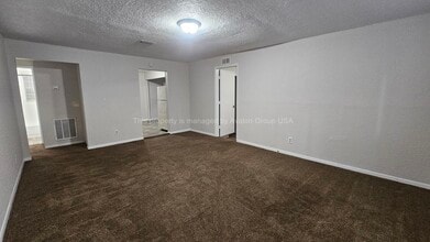 9658 Gibson Ave in Jacksonville, FL - Foto de edificio - Building Photo