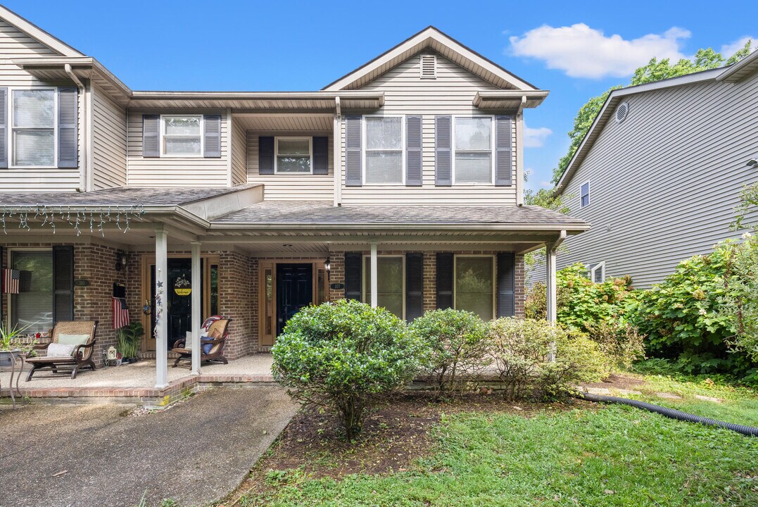 377 Church St in Versailles, KY - Building Photo